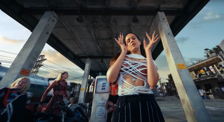Screenshot of Rosalía's Saoko video clip